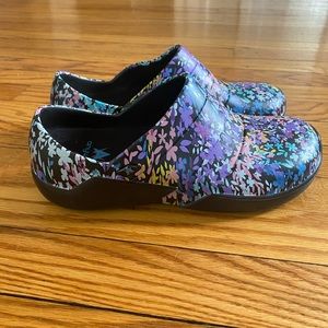 Anywhere women’s clogs
